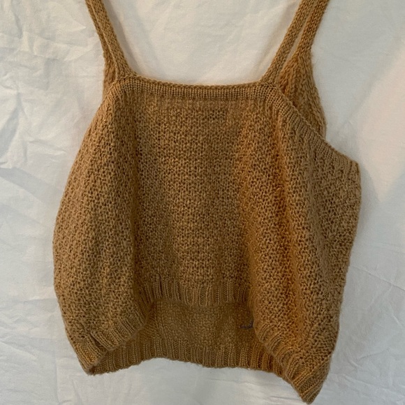 Crochet Floral Embroidery Crop Top - Picture 2 of 3